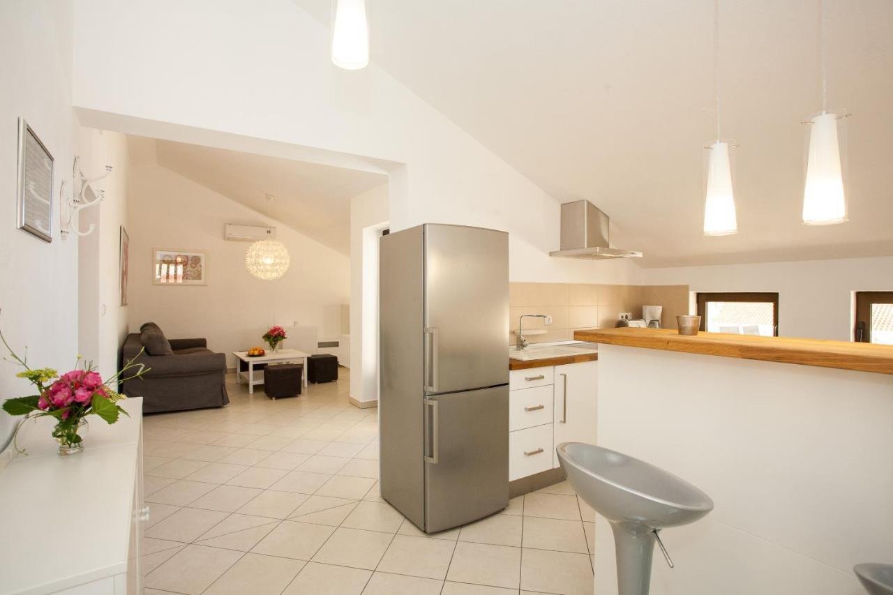 Apartments Dino クルク エクステリア 写真